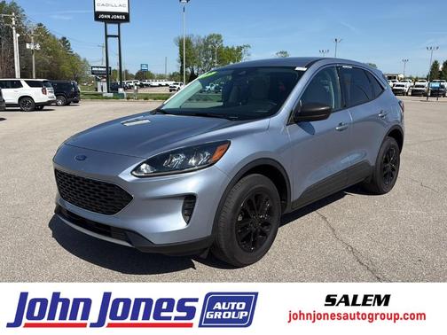 Ice Blue 2022 Ford Escape SE