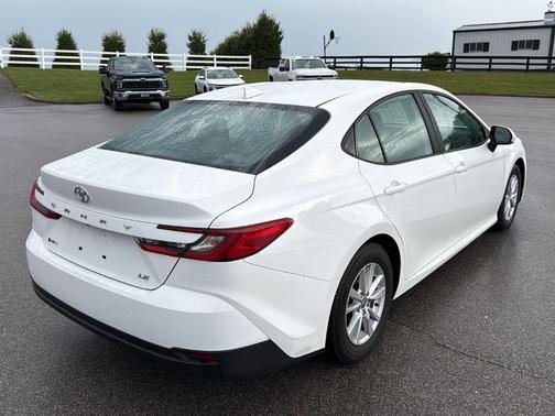 Ice 2025 Toyota Camry LE