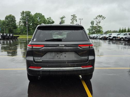 Metallic 2022 Jeep Grand Cherokee Limited