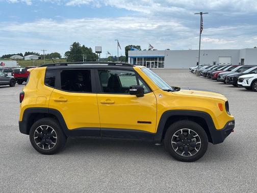 Solar Yellow Clearcoat 2023 Jeep Renegade Trailhawk