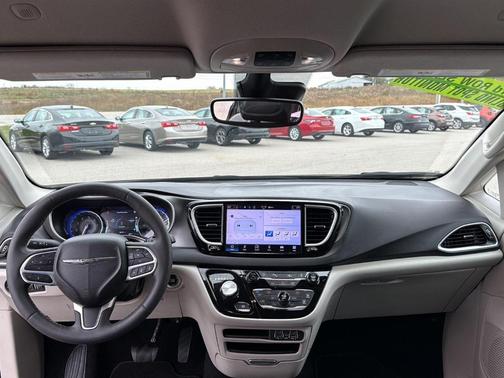 2024 Chrysler Pacifica Touring-L