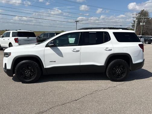 Summit White 2023 GMC Acadia AT4