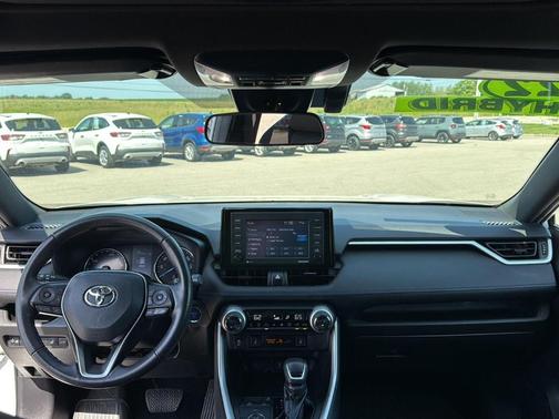 2022 Toyota RAV4 Hybrid SE