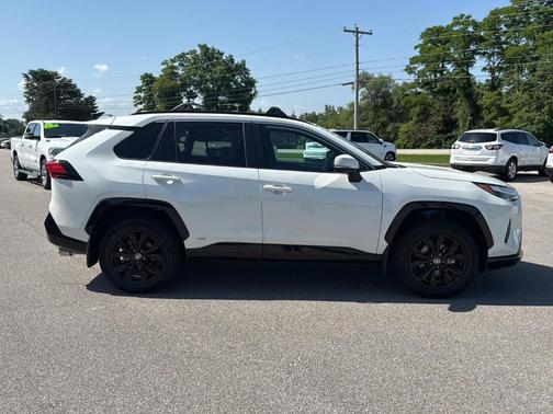 2022 Toyota RAV4 Hybrid SE