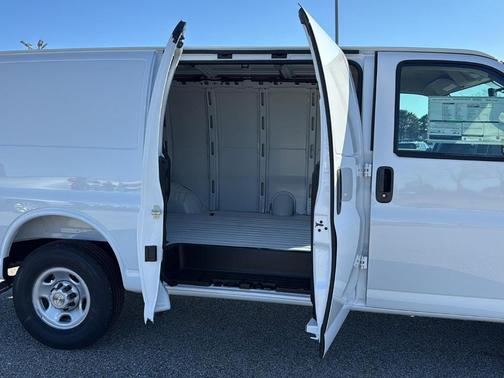 2025 Chevrolet Express 2500 Work Van