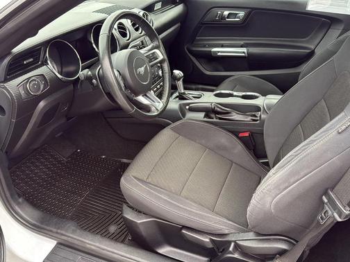 2017 Ford Mustang V6