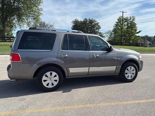 2014 Lincoln Navigator Base