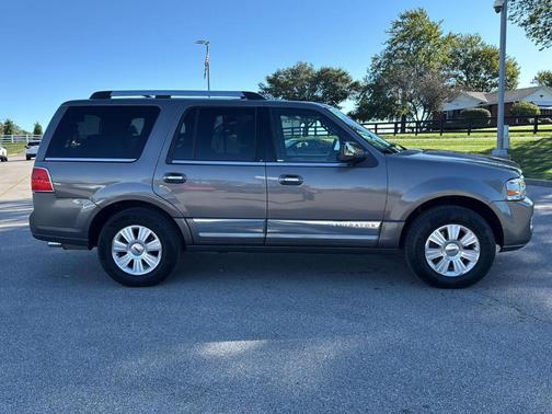 2014 Lincoln Navigator Base