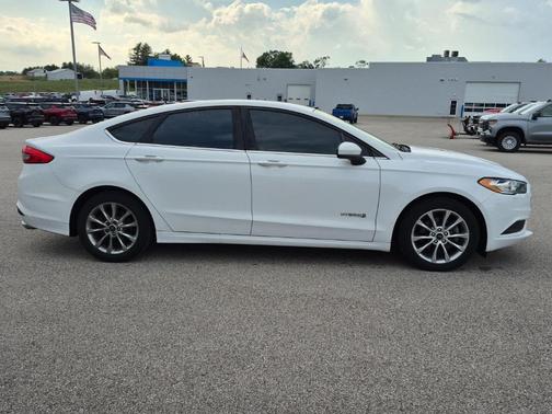 Oxford White 2017 Ford Fusion Hybrid SE