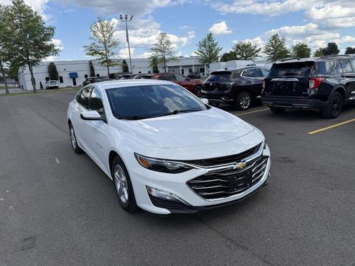 White 2023 Chevrolet Malibu 1FL