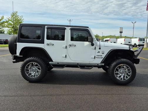 Bright White Clearcoat 2018 Jeep Wrangler JK Unlimited Sport