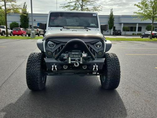 Bright White Clearcoat 2018 Jeep Wrangler JK Unlimited Sport