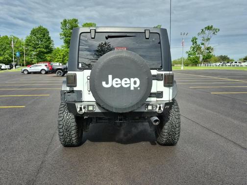 Bright White Clearcoat 2018 Jeep Wrangler JK Unlimited Sport