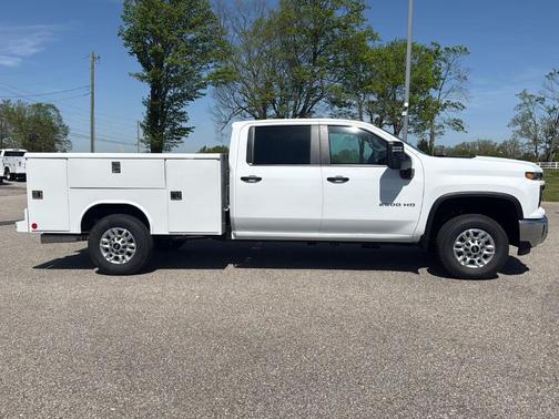 Summit White 2026 Chevrolet Silverado 2500 WT