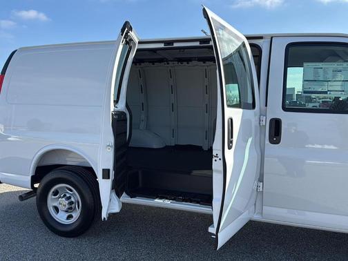 2025 Chevrolet Express 2500 Work Van