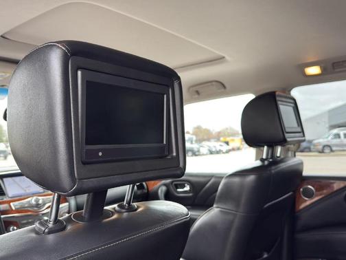2016 INFINITI QX80 Base