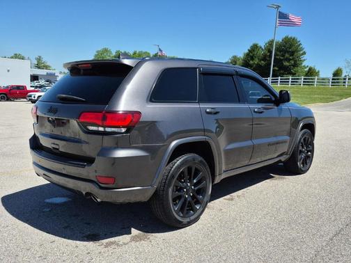 Granite Crystal Clearcoat Metallic 2018 Jeep Grand Cherokee Altitude