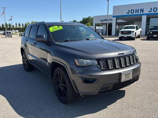Granite Crystal Clearcoat Metallic 2018 Jeep Grand Cherokee Altitude