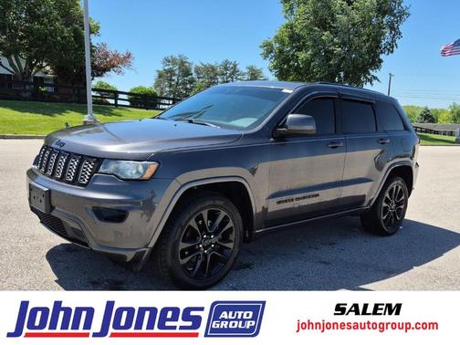 Granite Crystal Clearcoat Metallic 2018 Jeep Grand Cherokee Altitude