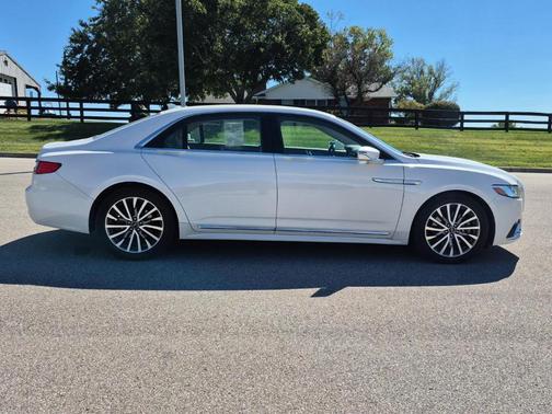 White Platinum Tri-Coat Metallic 2018 Lincoln Continental Select