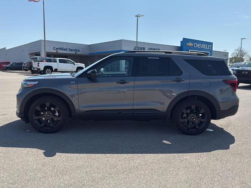 2023 Ford Explorer ST-Line