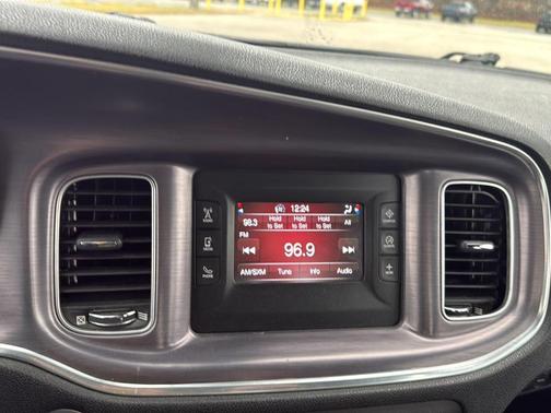 2017 Dodge Charger SE