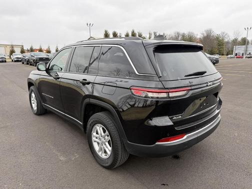 2022 Jeep Grand Cherokee Laredo