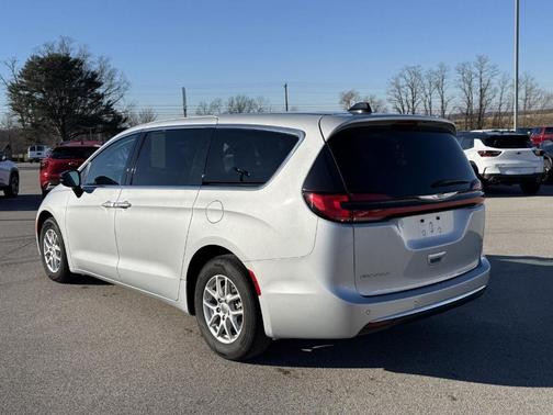 2024 Chrysler Pacifica Touring-L