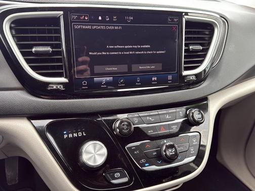 2024 Chrysler Pacifica Touring-L