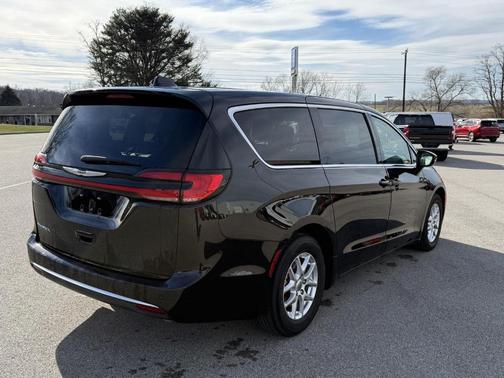 2024 Chrysler Pacifica Touring-L
