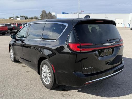 2024 Chrysler Pacifica Touring-L