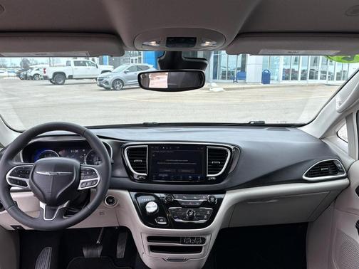 2024 Chrysler Pacifica Touring-L