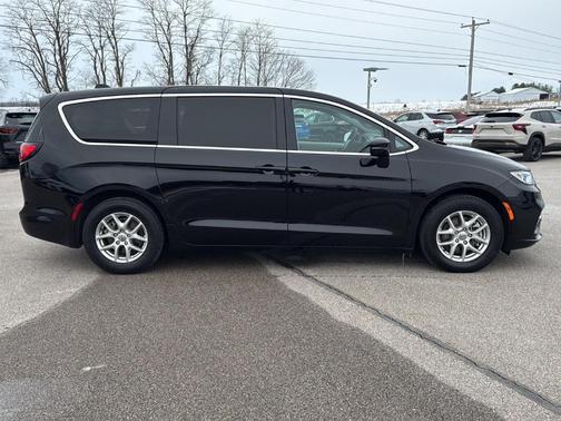 2024 Chrysler Pacifica Touring-L