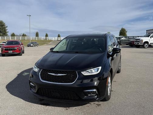 2024 Chrysler Pacifica Touring-L