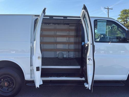 2023 GMC Savana 2500 Work Van
