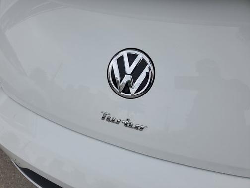 2016 Volkswagen Beetle 1.8T Dune