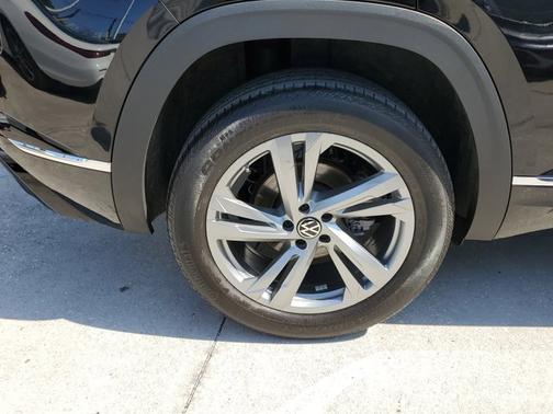 2024 Volkswagen Atlas Cross Sport 2.0T SEL R-Line