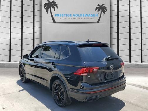2022 Volkswagen Tiguan SE R-Line Black