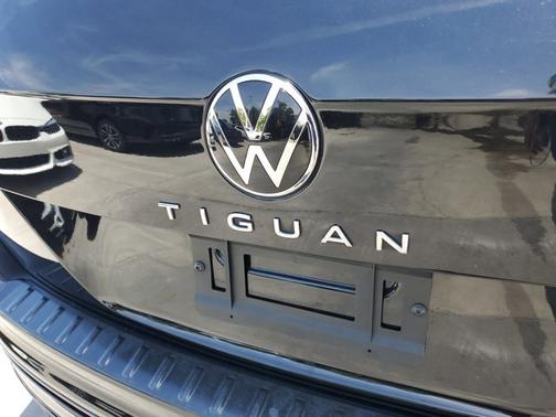 2022 Volkswagen Tiguan SE R-Line Black