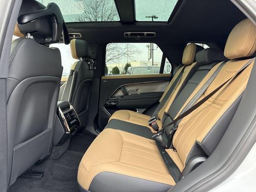 White 2025 Land Rover Range Rover Sport SE