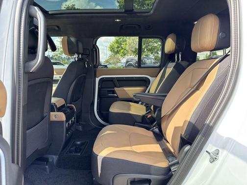 2025 Land Rover Defender V8