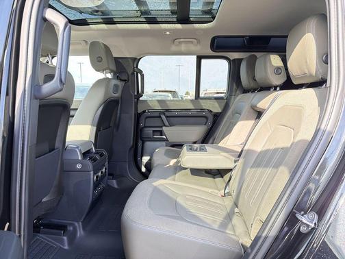 Santorini Black Metallic 2020 Land Rover Defender 110 S