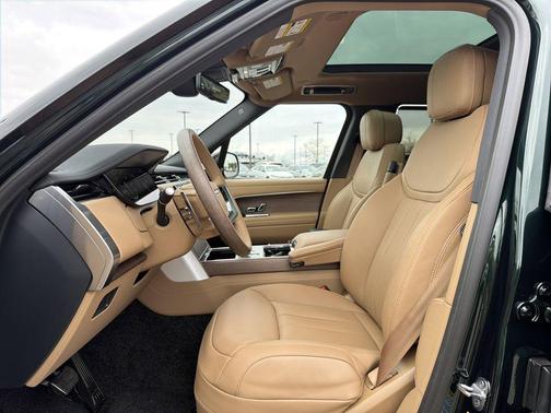 British Racing Green 2026 Land Rover Range Rover P400 SE 7 Seat