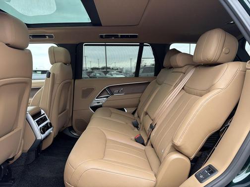 British Racing Green 2026 Land Rover Range Rover P400 SE 7 Seat