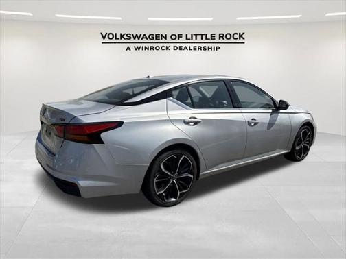 2023 Nissan Altima SR FWD