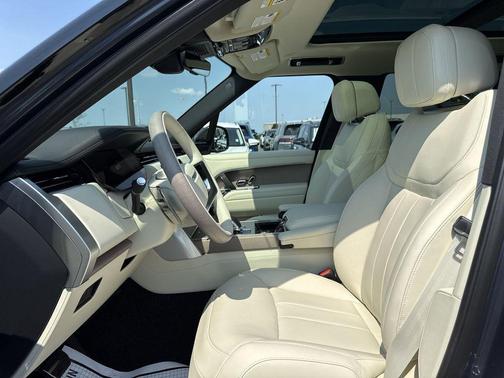 2025 Land Rover Range Rover P400 SE 7 Seat