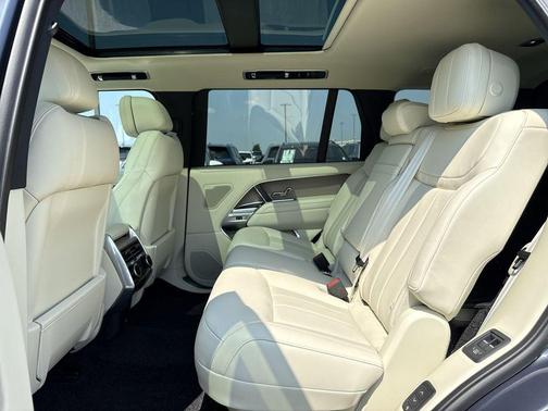 2025 Land Rover Range Rover P400 SE 7 Seat