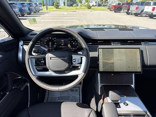 2025 Land Rover Range Rover P530 SE 7 Seat