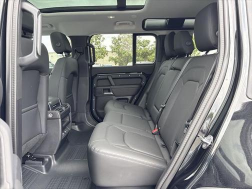 2025 Land Rover Defender 110 P300