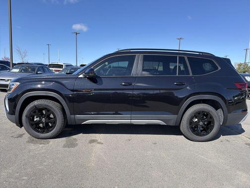 Deep Black Pearl 2026 Volkswagen Atlas Peak Edition